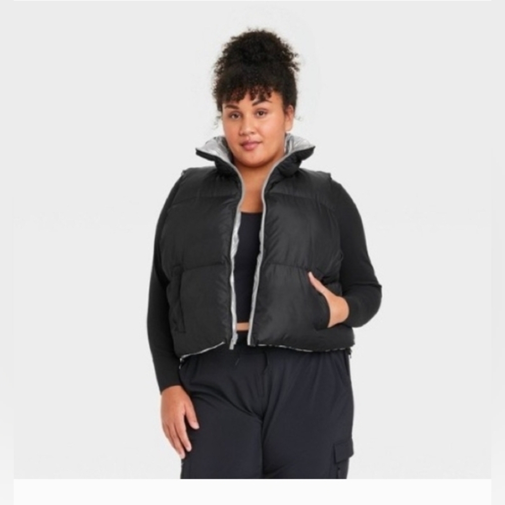 All in Motion Women's Black & Silver Reversible Snow Sport Short Puffer Vest